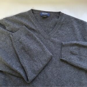 Brooks 346 Men's Gray 100% Cashmere Sweater Size Large Soft Warm *flaw